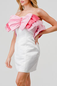 Step into the realm of playful elegance with our Pink Bow Affair Dress—a celebration of feminine charm and modern sophistication. This dress is a delightful choice for those special occasions where you want to shine with a touch of whimsy. - Rêve Dorés