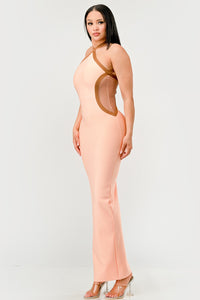 Peaches and Cream Infinity Gown Bandage dress Model wearing a sleek peach maxi dress featuring a halter neckline with contrasting brown trim accents that outline the curves, creating a sophisticated and contemporary silhouette. Perfect for formal events or evening occasions - Rêves Dorés